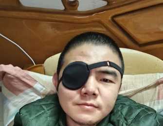 独眼龙卖库存服装